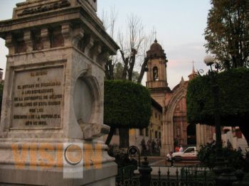 Levanton en Uruapan, se roban busto de Los Martires
