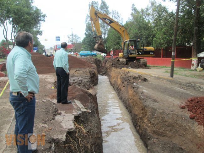 Supervisa Secretaría de Obras Públicas de Morelia pavimentación hidráulica en Calzada Juárez.