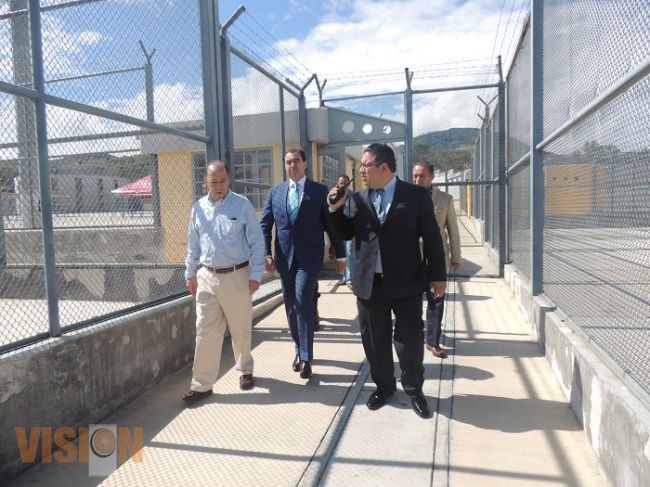 El Ombudsman michoacano platicó con las internas del Centro de Alta Seguridad