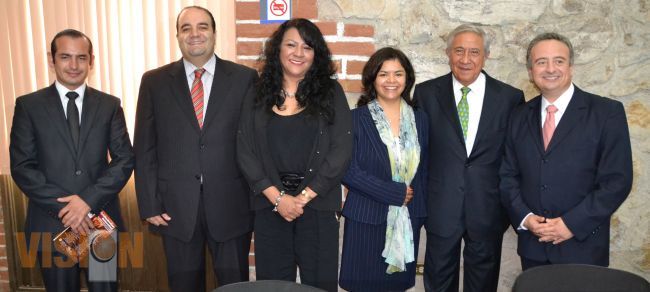Reconocen al TEEM por publicación de libro.