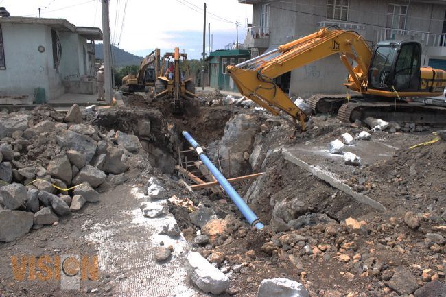En Uruapan construyen obras sanitarias de alto impacto social