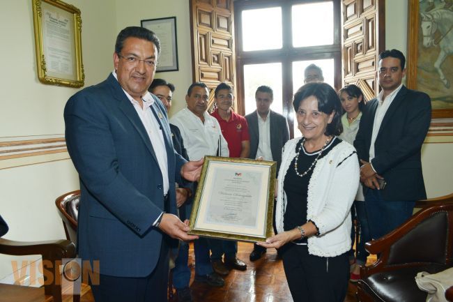 Entregan reconocimiento como huésped distinguido a Cónsul del Principado de Andorra.