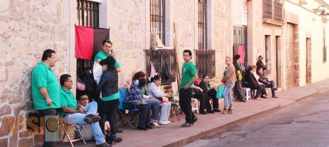 Estallan huelga en Gobierno de Michoacán