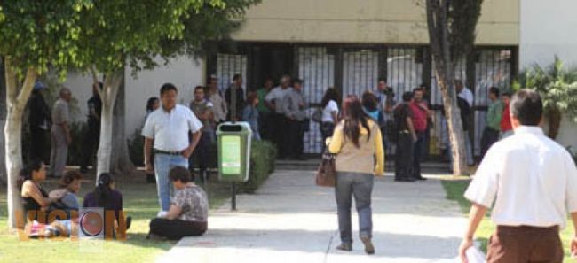 Integrantes del SUEUM toman Rectoria de la UM 