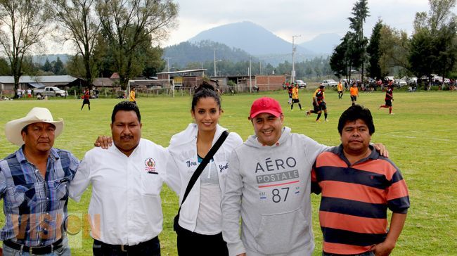 Veteranos del Equipo Monarcas juegan con deportivo de Angahuan