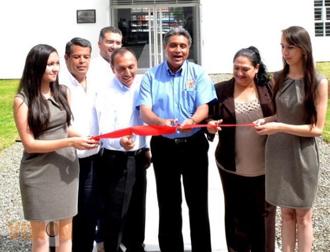 Inauguran biblioteca de la Facultad de Economía con monto de 5 millones 