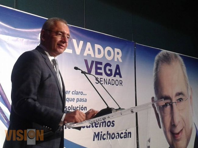 Con transparencia y claridad, da a conocer su labor legislativa Vega Casillas en Uruapan
