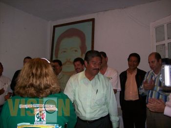 Celebran con regocijo su tercer aniversario, 
