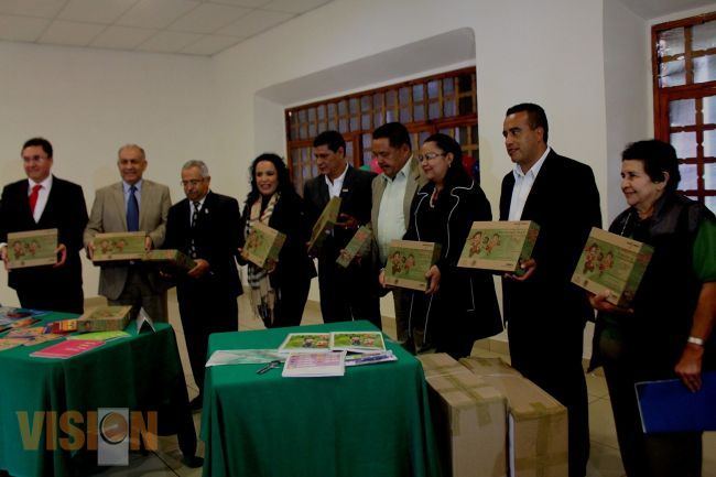 Clausura Armando Sepúlveda reunión nacional de representantes de apoyo a la gestión escolar.