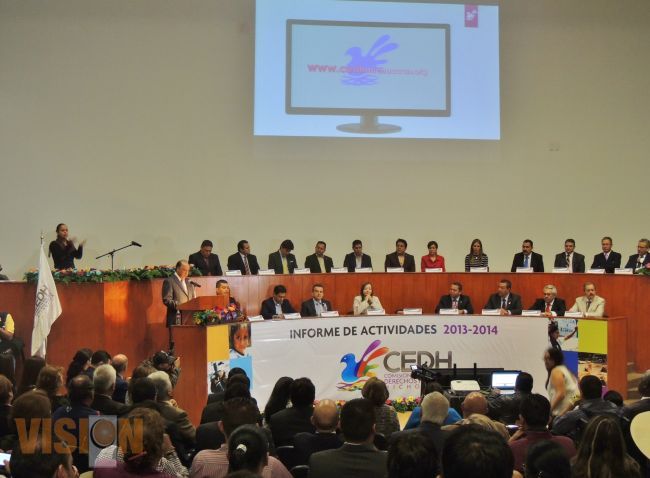 El presidente de la CEDH presenta su informe de labores.