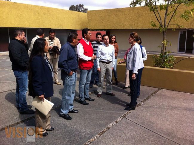 Ana Compeán supervisa avances y funcionamiento en casas hogar.
