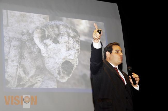 Imparten conferencia magistral sobre energía renovable en la UMNSH