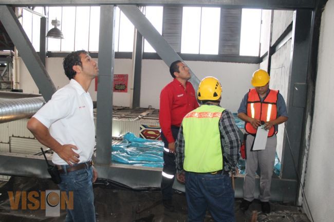 PC MUNICIPAL Y COLEGIO DE INGENIEROS CIVILES VERIFICAN LA ESTRUCTURA DEL MERCADO TARIACURI