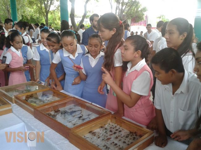 20 Mil estudiantes michoacanos se acercan a la ciencia.