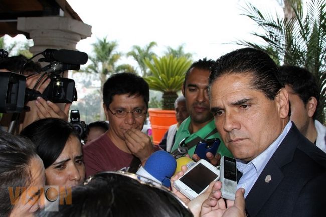 Demanda Silvano Aureoles esquema de gestión y no cobro de tenencia