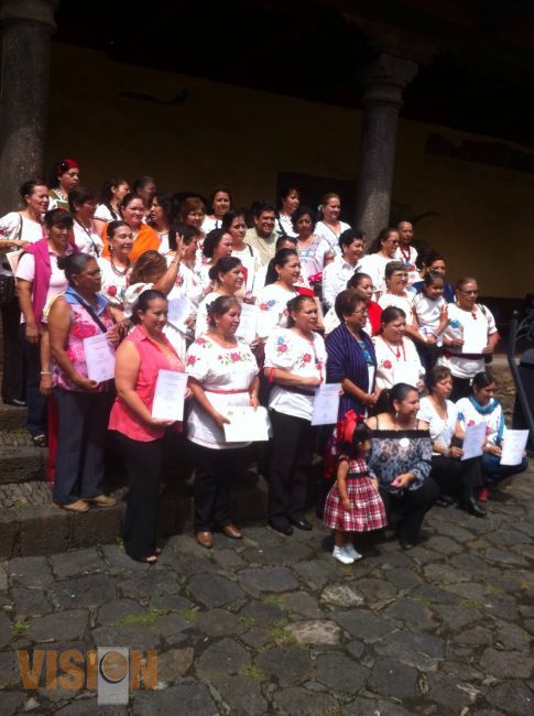 Entregó Casart premios a los artesanos ganadores en Cherán, Tarecuato y Uruapan. 