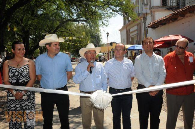 Necesitamos que los michoacanos hagan equipo para mover la economía local: SJG.