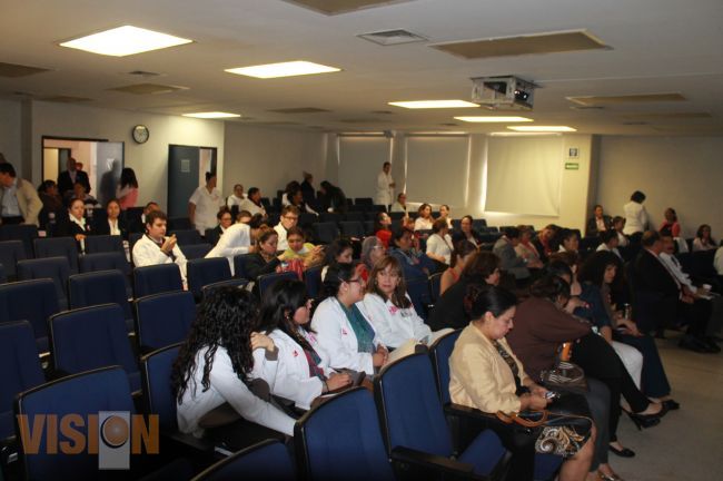 Realiza la UNEME jornadas académicas para la prevención del cáncer de mama.
