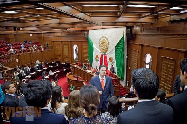 Alfonso Martínez se renió con estudiantes de Morelia preocupados por problemática del Estado
