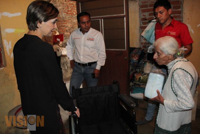 Cerca de 70 sillas de ruedas ha entregado el DIF municipal en el 2014