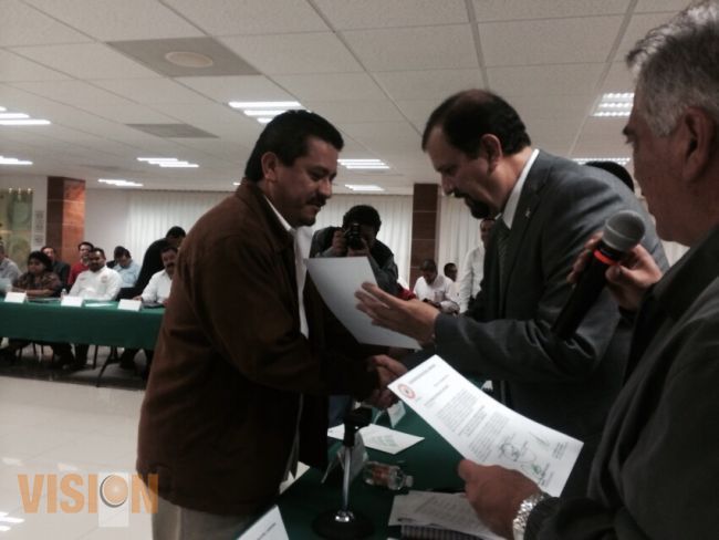 Designan a Roberto Carlos, secretario de cultivos alternativos en la CNC Nacional.