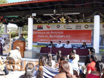 Entrega Servicio Nacional de Empleo Michoacán Proyectos Productivos en San Juan Nuevo Parangaricuti