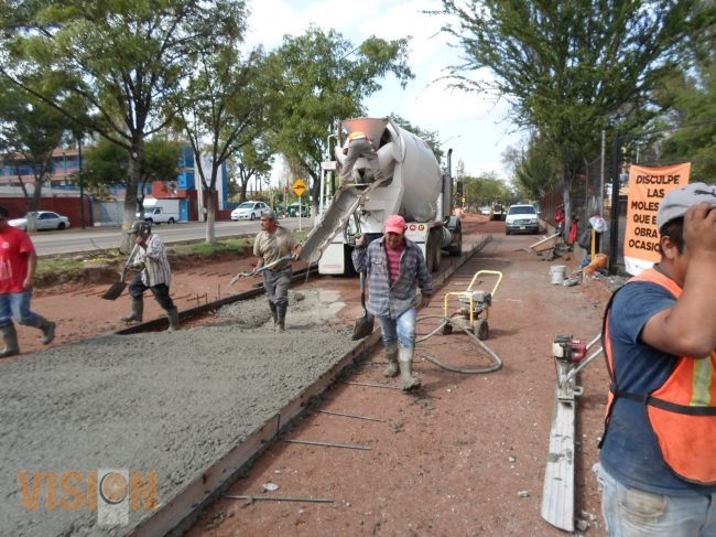Avanza pavimentación en la Calzada Juárez.