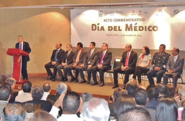 Encabeza el Gobernador del Estado el acto conmemorativo del Día del Médico