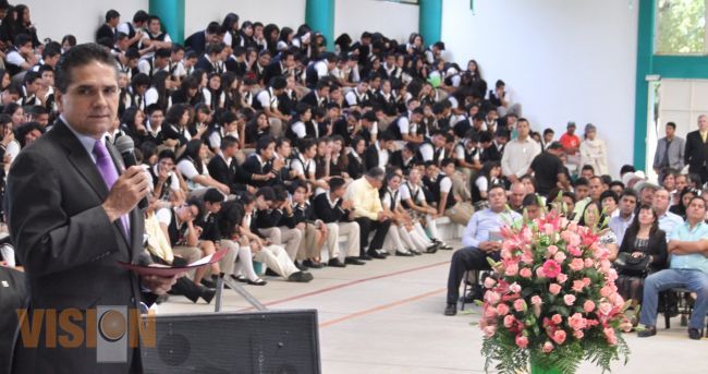 Reconocen trabajo de gestión de Silvano para Michoacán.