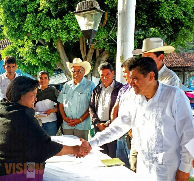 Patamban y Capula presumen su belleza artesanal en la rama de alfarería.