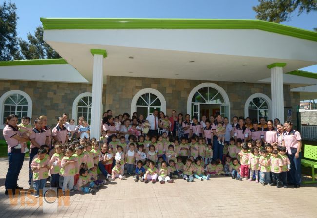 Visitan WLM y Maggy Oribio de Lázaro el centro infantil de educación inicial.