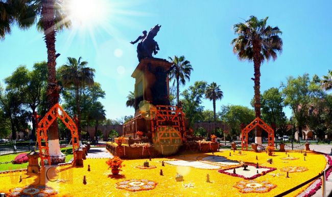Ofrenda Monumental al Siervo de la Nación.
