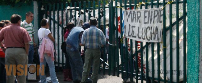 Paralizan Universidad Michoacana en apoyo a Normalistas de Ayotzinapan