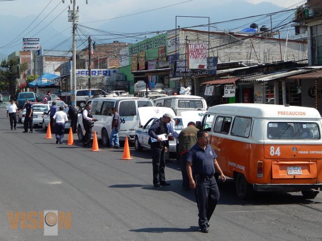 Se realiza intenso operativo para erradicar transporte irregular en Zitácuaro.