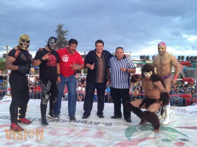 Realizan atractivo encuentro de lucha libre en Quirindavara, organizan el INEA y empresarios locale