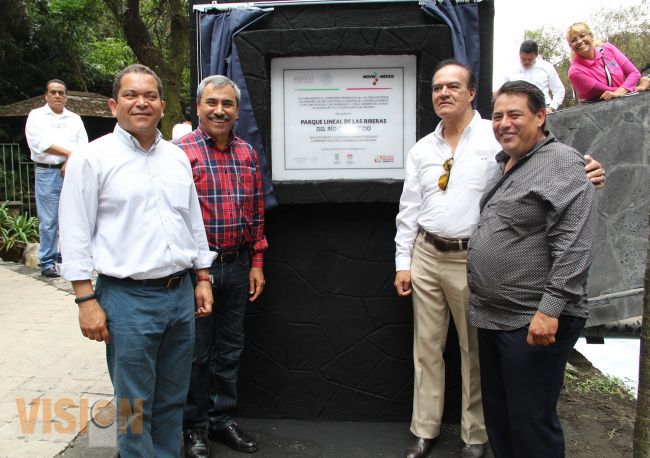 Entregan a la sociedad uruapense el Parque Lineal