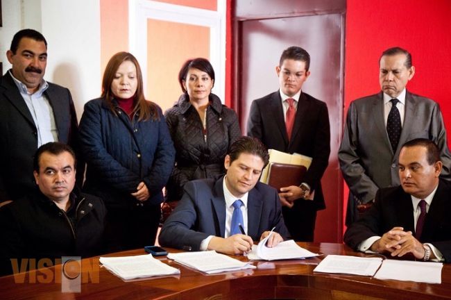6 Diputados presentan denuncia en la PGJE contra funcionarios panistas