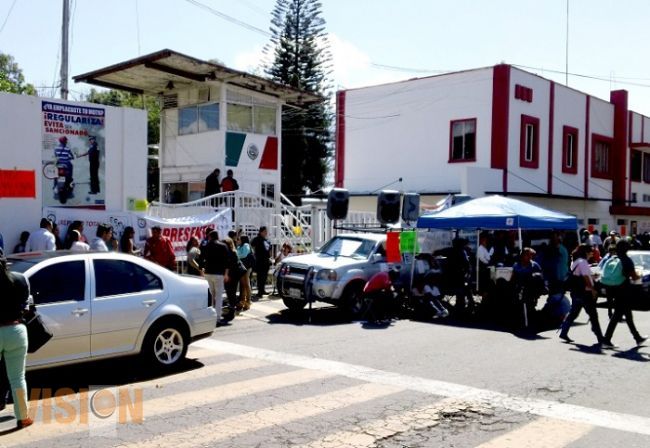 Maestros de la Cnte tomaron la presidencia de Uruapan