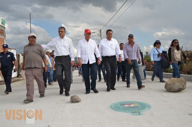 Supervisan trabajos de pavimentación en las colonias Gertrudis Sánchez y Lago1