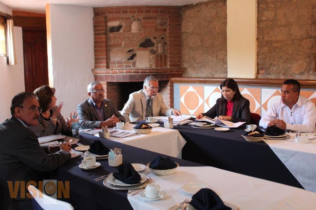 305 mil alumnos beneficiados con el programa Escuelas de Calidad.