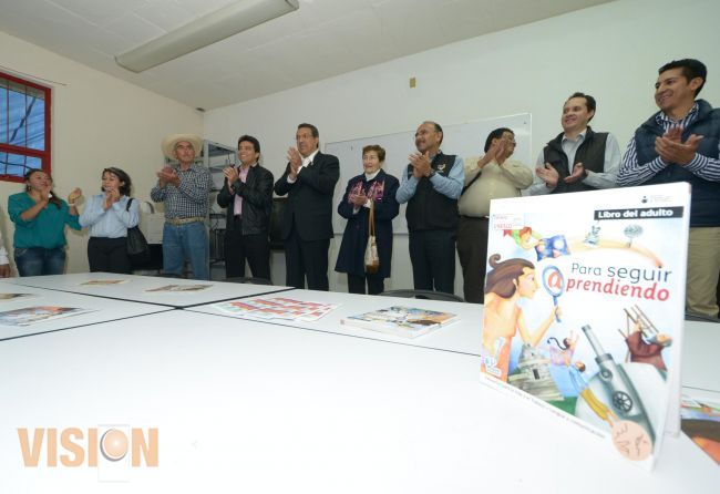 Cumple Ayuntamiento en la lucha contra la erradicación del analfabetismo.