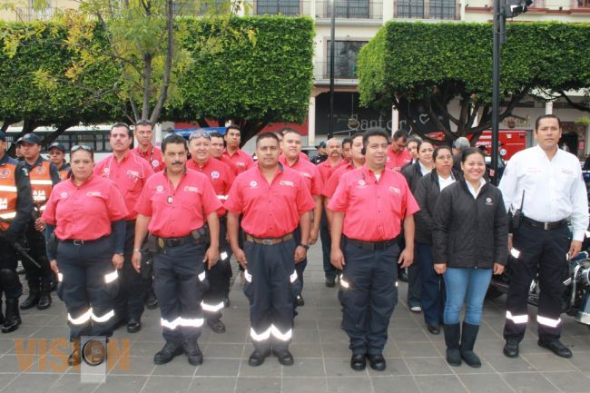 Saldo blanco en desfile conmemorativo del 20 de noviembre