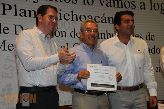 Pemex dona un millón 100 mil litros de combustible al Gobierno del Estado.