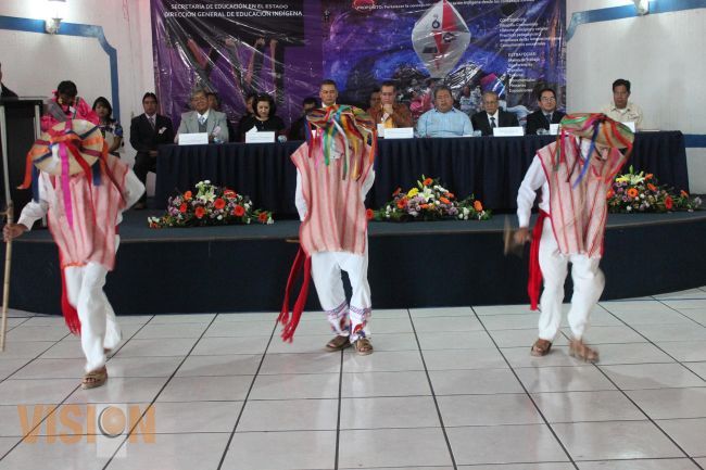 Se benefician 54 mil alumnos a través de 650 servicios educativos indigenas.