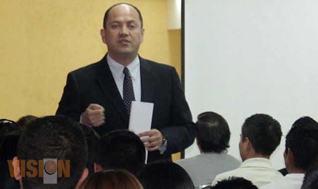 Informa Presidente del IEM sobre Candidaturas Independientes a jóvenes de la UVAQ