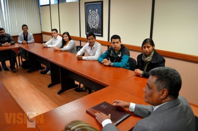 Se reúne rector de la UMSNH con jóvenes del Parlamento Juvenil 
