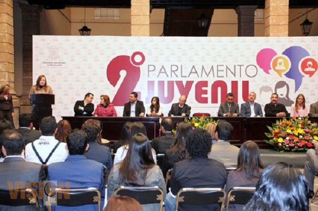 Inauguran diputados Segundo Parlamento Juvenil