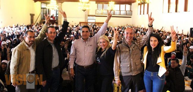 Morelianos invitan a Silvano Aureoles para apadrinar movimiento social de gestión y ayuda