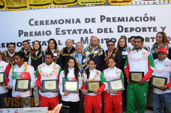 El gobernador del Estado, hizo entrega de los premios al Mérito Estatal Deportivo y del Deporte.