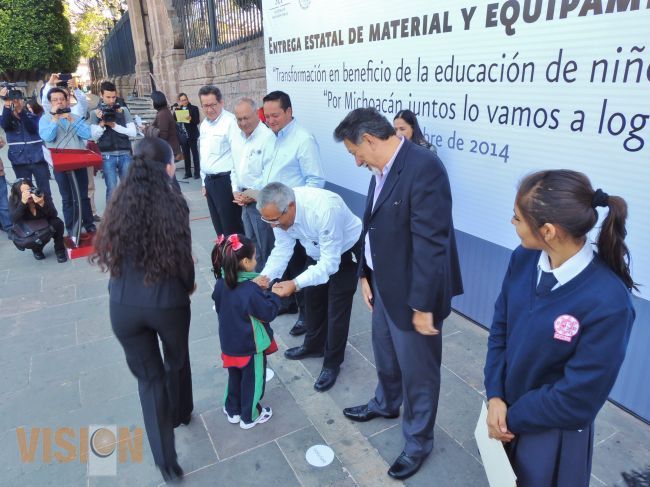 La Secretaria de Educación entrega equipamiento para escuelas de nivel básico del Estado.